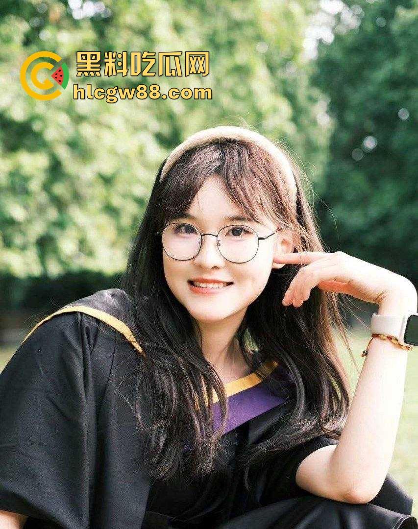 广东工业大学眼镜学生妹【周扬莹】男友相约酒店 情趣睡衣先上阵 男友大量精子往逼里面猛灌的视频曝光！  第2张