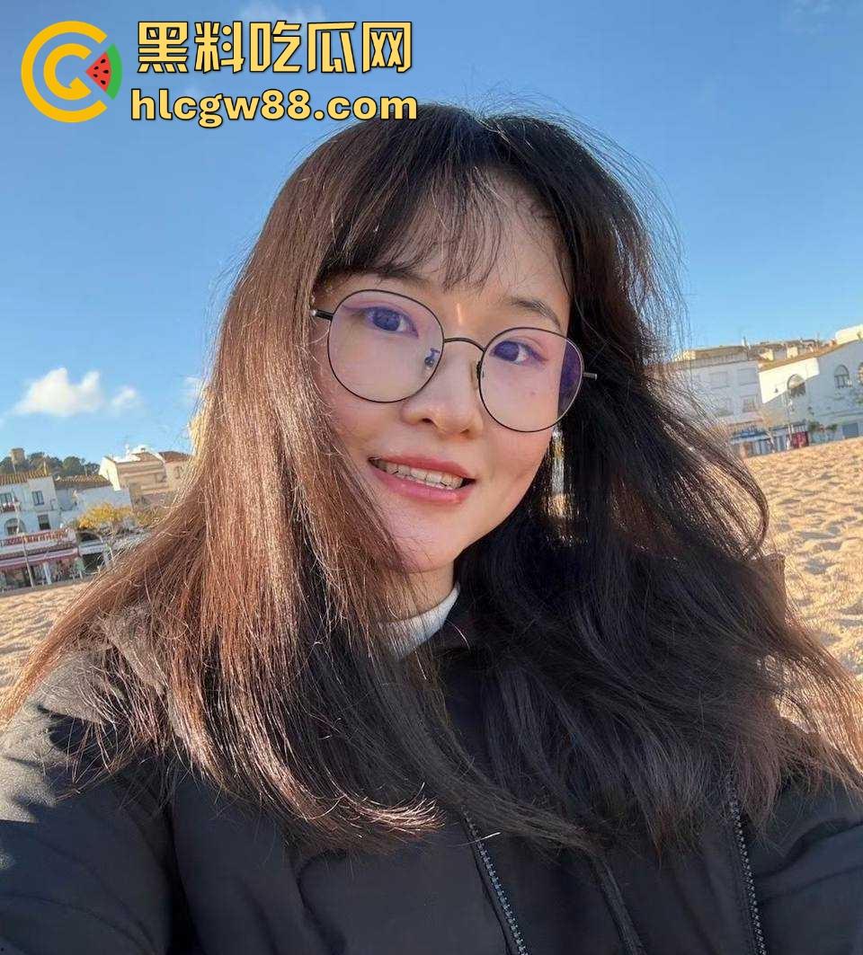 广东工业大学眼镜学生妹【周扬莹】男友相约酒店 情趣睡衣先上阵 男友大量精子往逼里面猛灌的视频曝光！  第3张