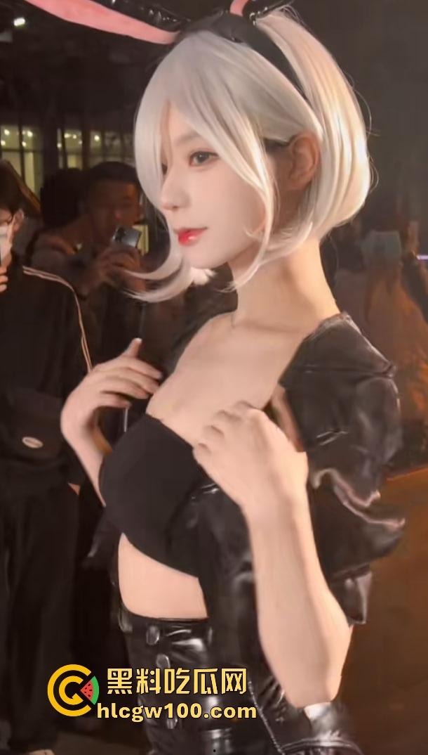 大城市漫展就是狠 不是内场去不起而是外场更有性价比 妹子敢脱不怕冷 锁骨短裙大腿全都露衣服越少越专业！  第8张