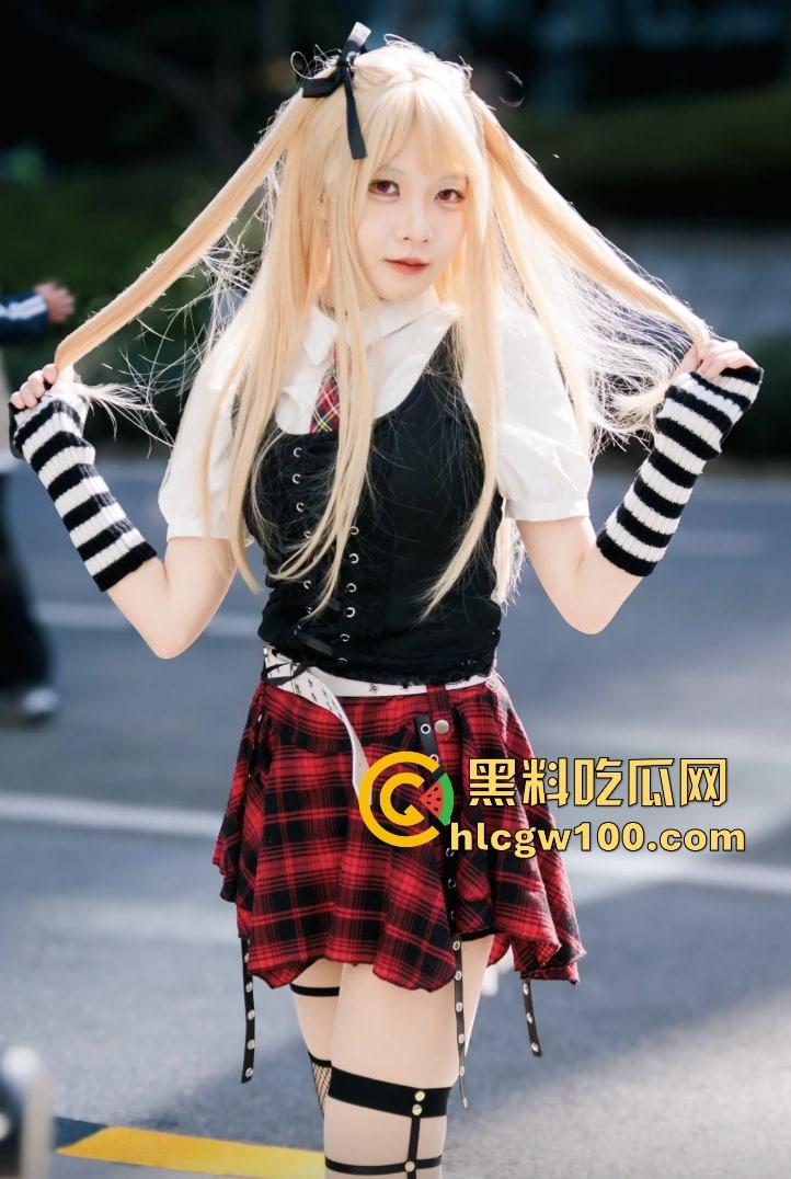 大城市漫展就是狠 不是内场去不起而是外场更有性价比 妹子敢脱不怕冷 锁骨短裙大腿全都露衣服越少越专业！  第12张