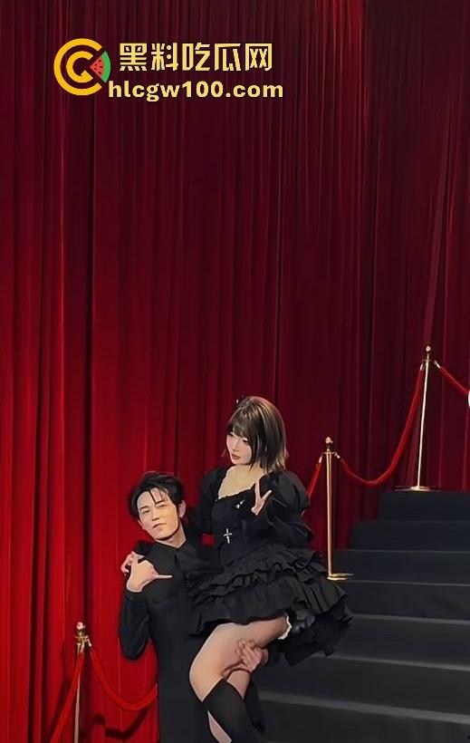 网红劲爆大瓜！！！抖音千万网红【你的欲梦】直播漏奶视频曝光，乳头黑黑的看来童锦成没少吸。  第8张