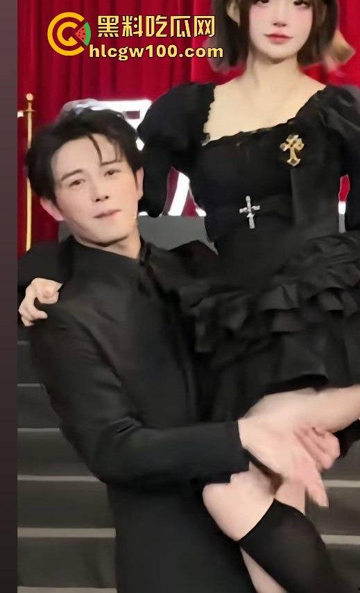 网红劲爆大瓜！！！抖音千万网红【你的欲梦】直播漏奶视频曝光，乳头黑黑的看来童锦成没少吸。  第10张