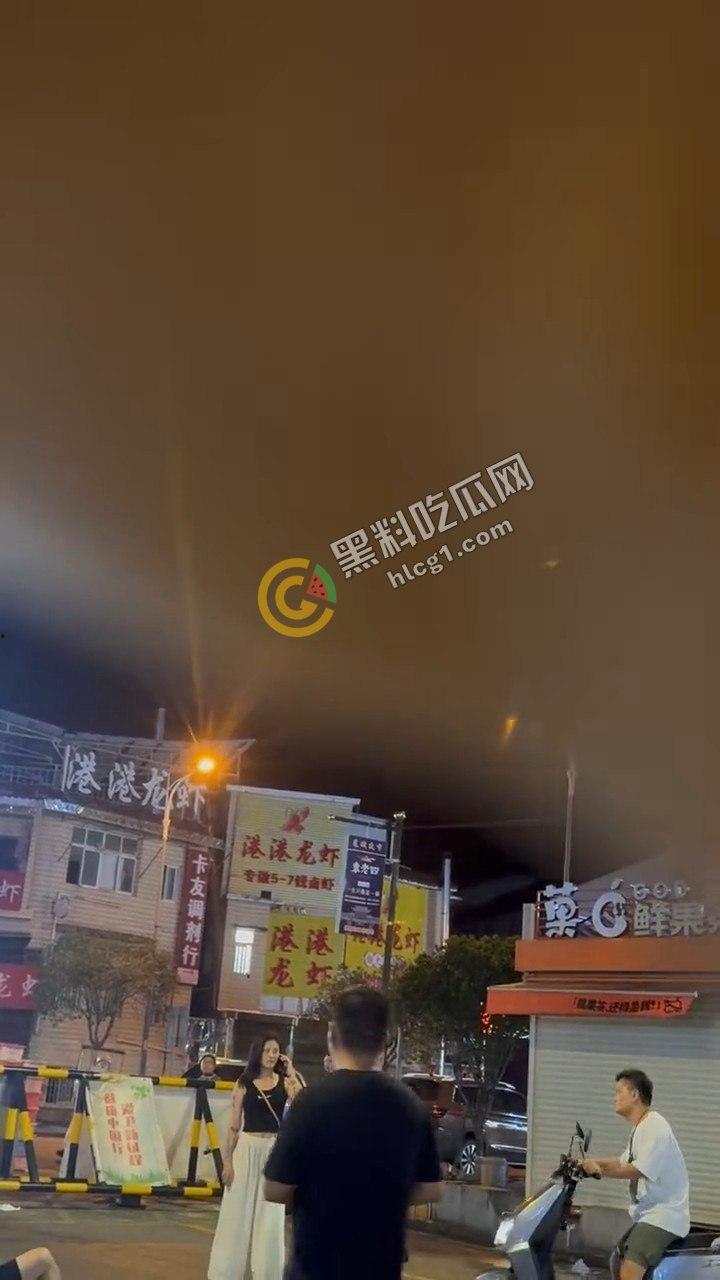 湘潭市岳塘区步行街群殴惊现！“湘潭最猛电动车”引爆街头斗殴，路人纷纷化身吃瓜群众  第1张