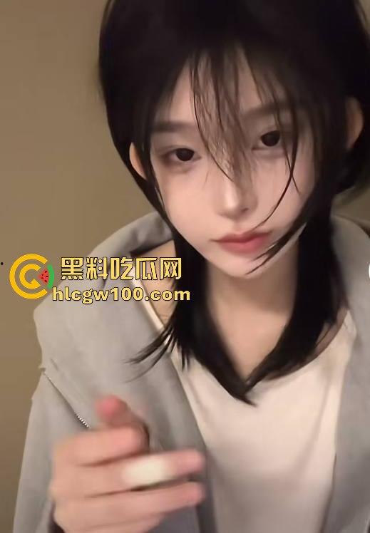 网红劲爆大瓜！！！抖音千万网红【你的欲梦】直播漏奶视频曝光，乳头黑黑的看来童锦成没少吸。  第17张