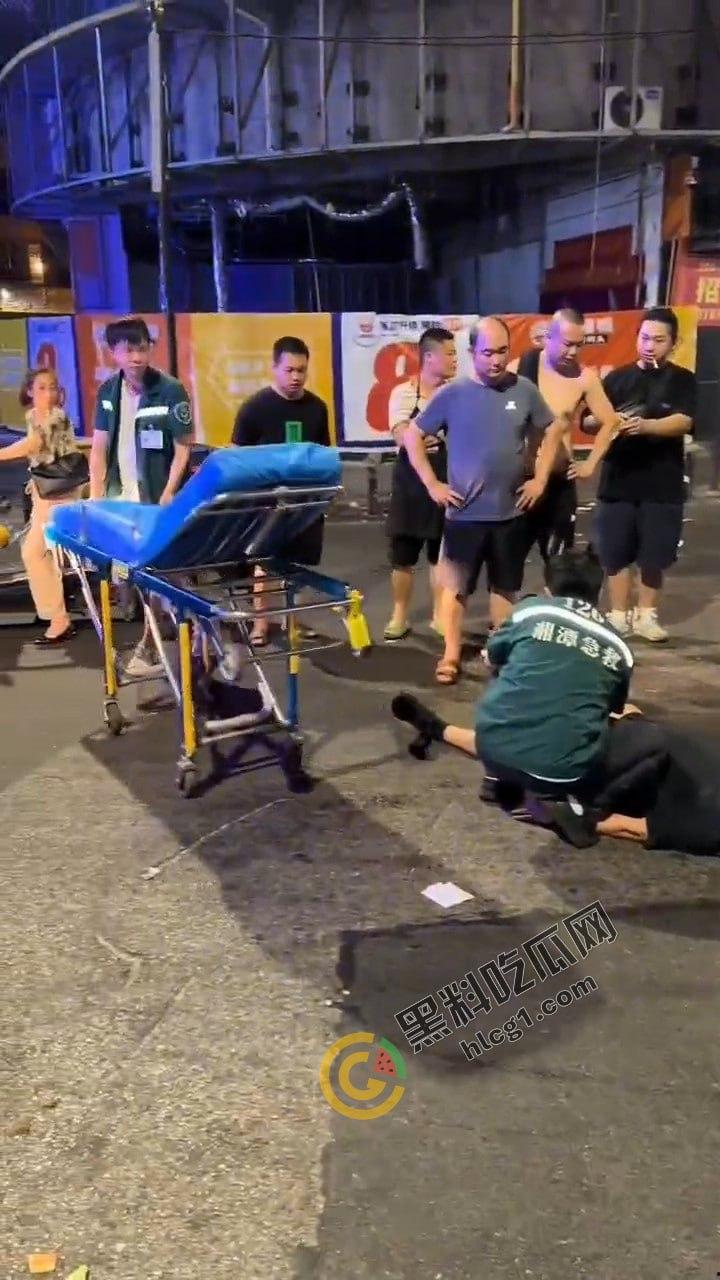 湘潭市岳塘区步行街群殴惊现！“湘潭最猛电动车”引爆街头斗殴，路人纷纷化身吃瓜群众  第6张