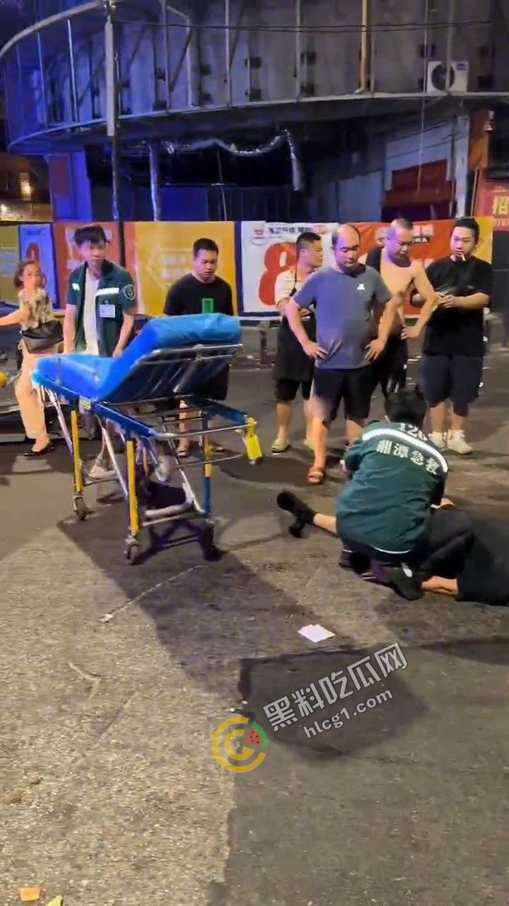 湘潭市岳塘区步行街群殴惊现！“湘潭最猛电动车”引爆街头斗殴，路人纷纷化身吃瓜群众  第7张