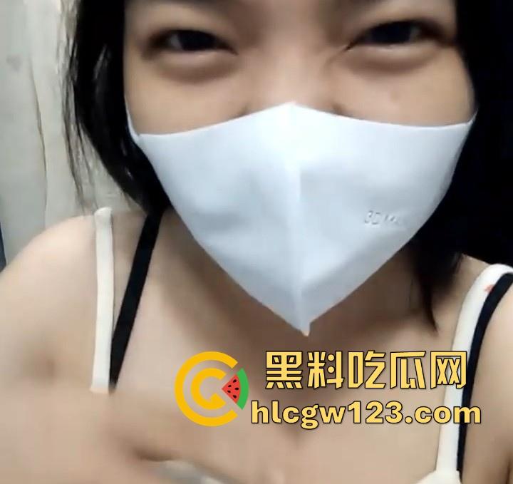 00后百合好闺蜜 都是极品性感萝莉 一起在商场玩露出 更衣间互舔自慰 鲍鱼超嫩强烈推荐！  第4张