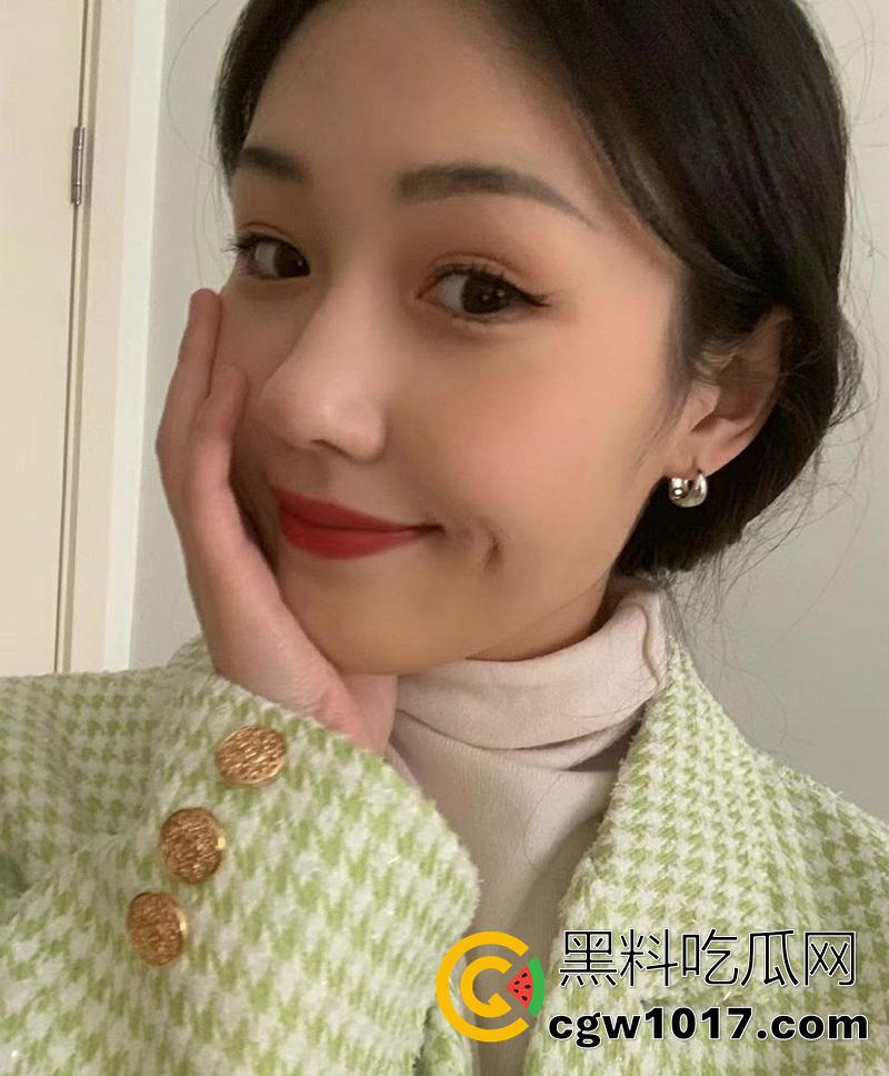 北京海淀职业技术学院【吴琇媮】,20岁高颜值嫩妹女神,一对啵啵摇摇欲坠,捧着杯子接主人尿后喝下,视频被曝光全校! 第2张 北京海淀职业技术学院【吴琇媮】,20岁高颜值嫩妹女神,一对啵啵摇摇欲坠,捧着杯子接主人尿后喝下,视频被曝光全校! 第2张