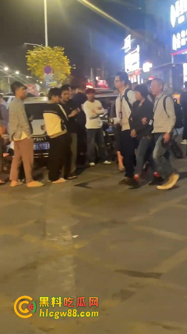 东莞净土不再，城市派对扫黄现场曝光，性感公主们排队上车，莞式传奇又少一处！  第2张