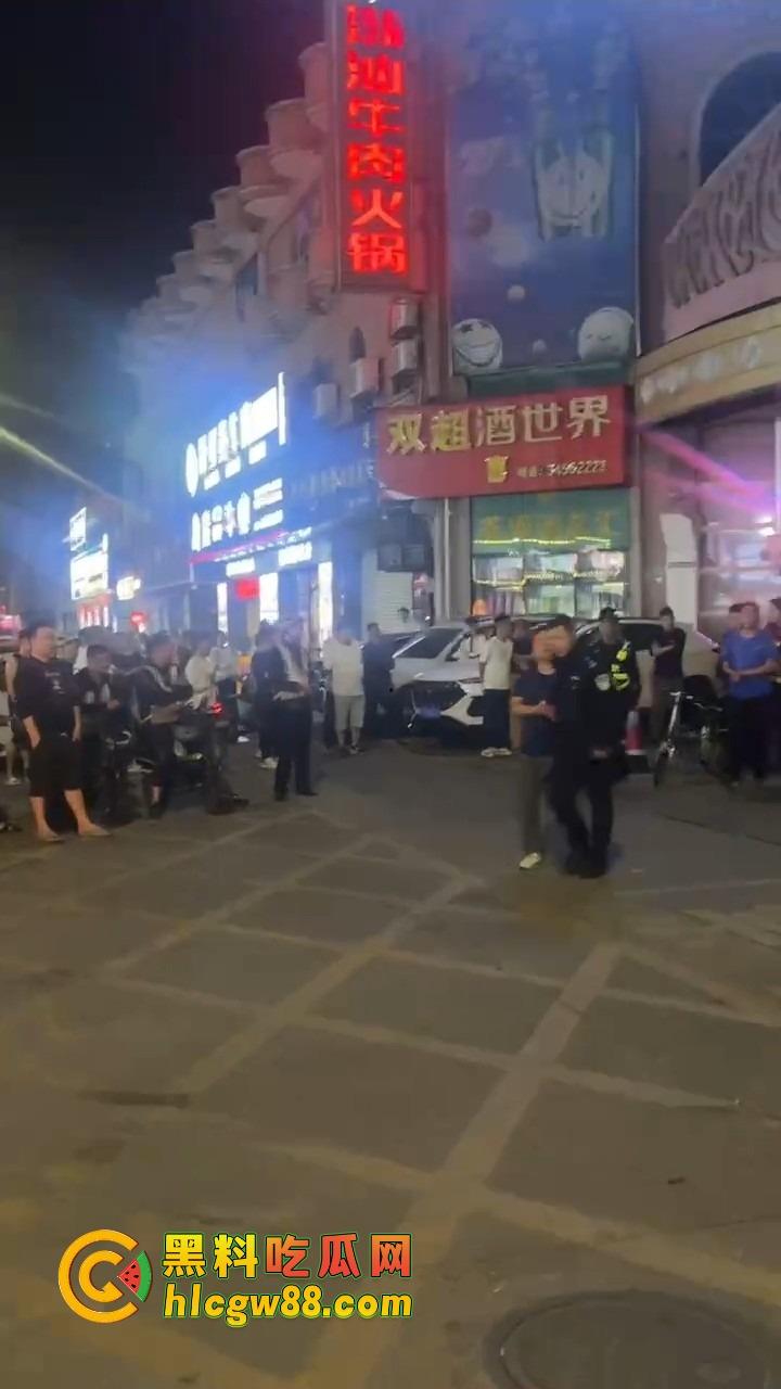 东莞净土不再，城市派对扫黄现场曝光，性感公主们排队上车，莞式传奇又少一处！  第6张