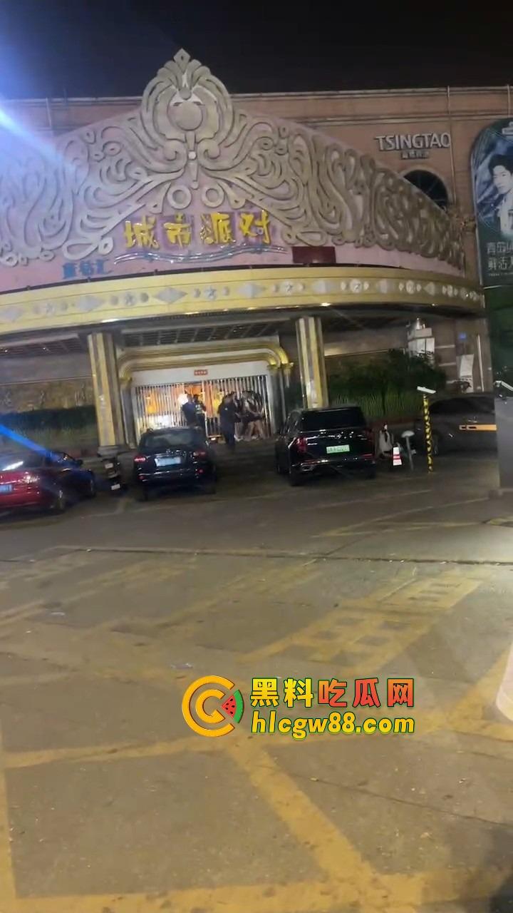 东莞净土不再，城市派对扫黄现场曝光，性感公主们排队上车，莞式传奇又少一处！  第11张