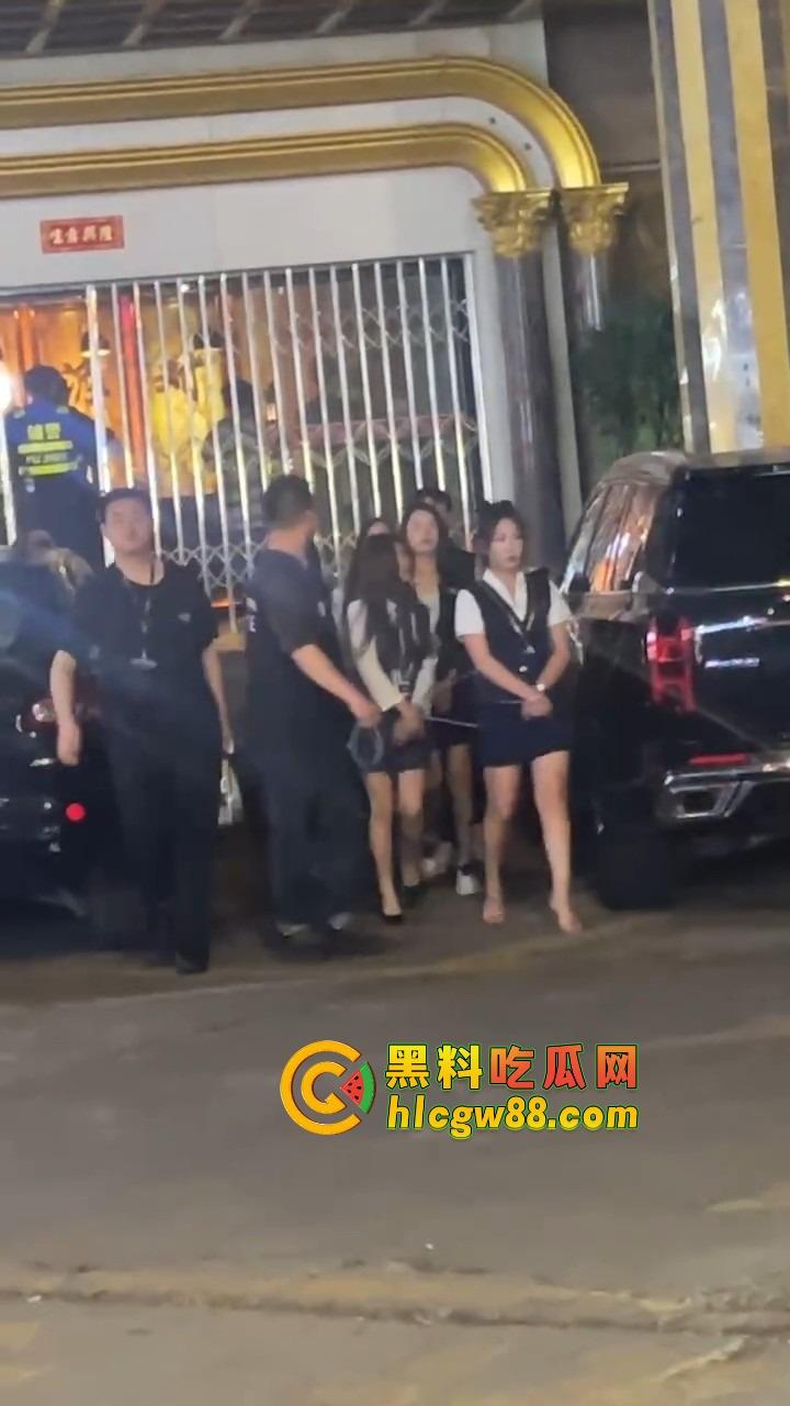 东莞净土不再，城市派对扫黄现场曝光，性感公主们排队上车，莞式传奇又少一处！  第12张