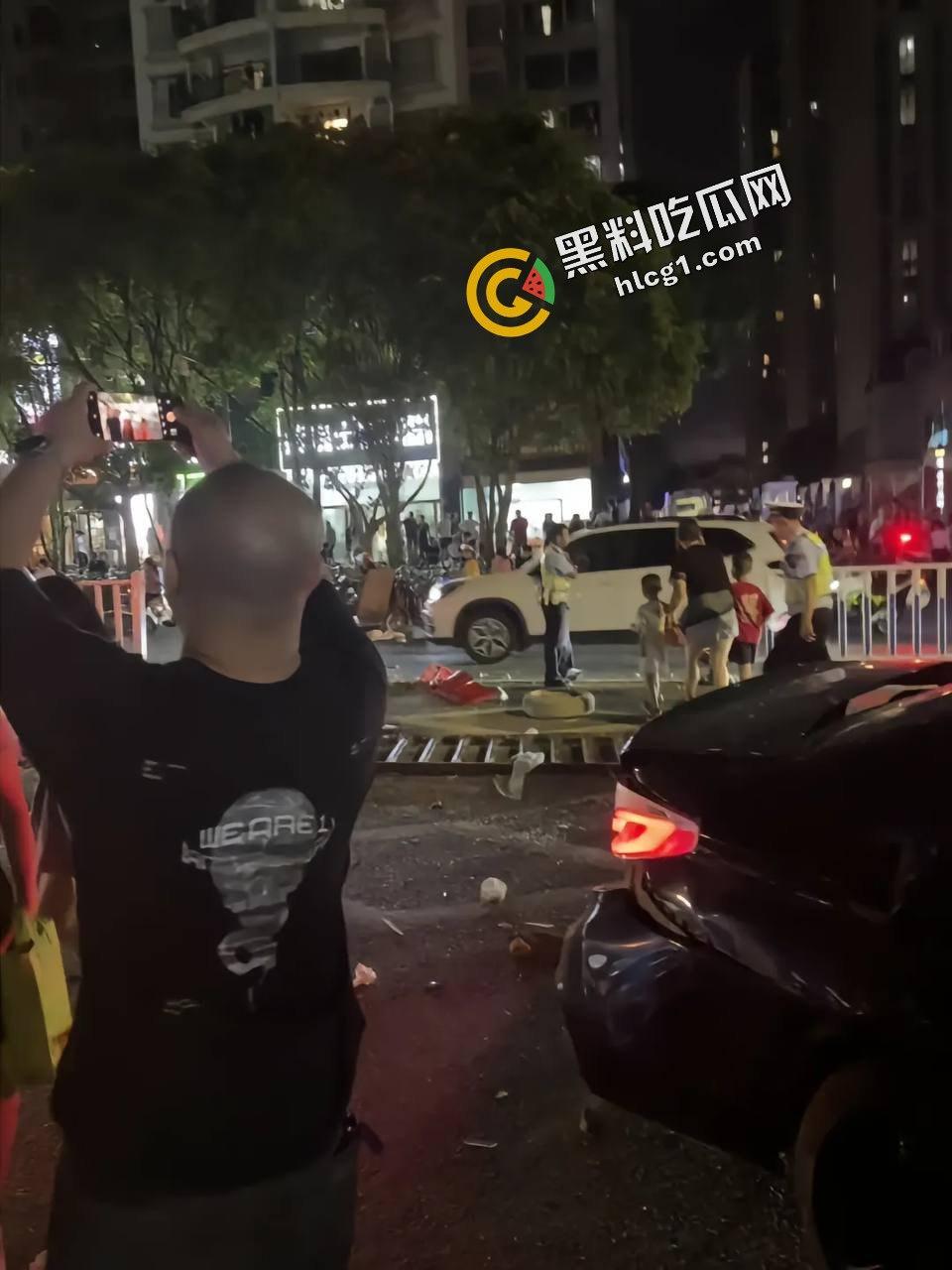 南宁凤翔路 一男子酒驾一路撞 追尾前方车辆 疑似撞倒一名女子 现场视频直达  第4张