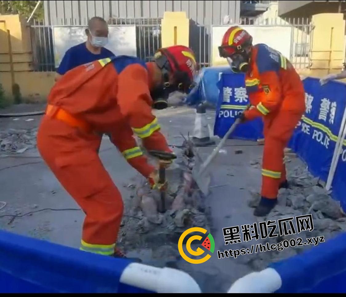 成都凯宾酒店打人柱  活生生打在水泥柱里 死不瞑目的残忍 现场视频流出 第3张