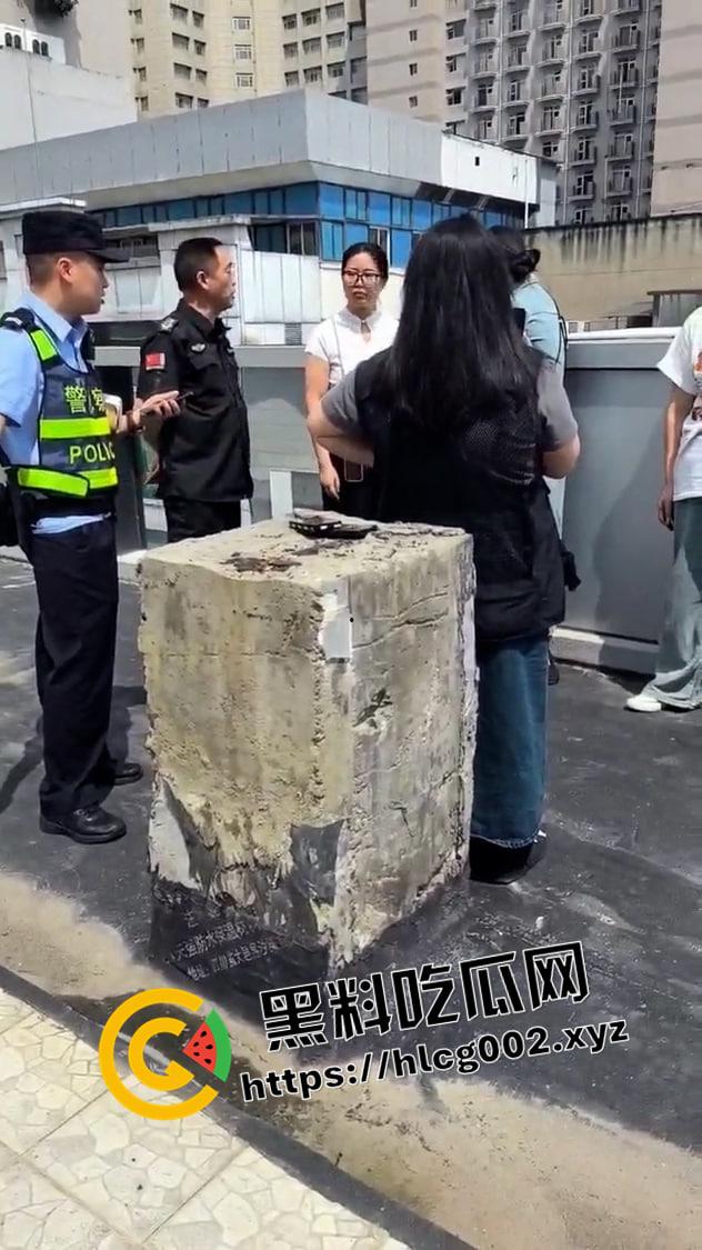 成都凯宾酒店打人柱  活生生打在水泥柱里 死不瞑目的残忍 现场视频流出 第6张