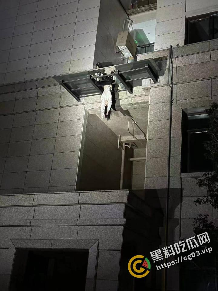 松溪初三女  生日为和男友半夜出去约会 怕被家人发现而爬窗户 从九楼坠楼而亡 第6张