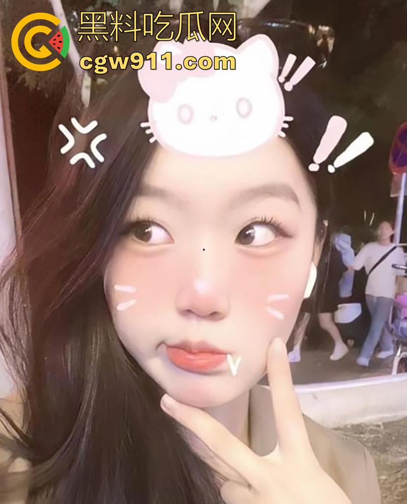 安徽职业学院老师【刘庆玲】，已婚骚妇却有着少女脸，风骚教师兼职卖肉，反差感拉满，穿制服遭金主爆操中出！  第1张