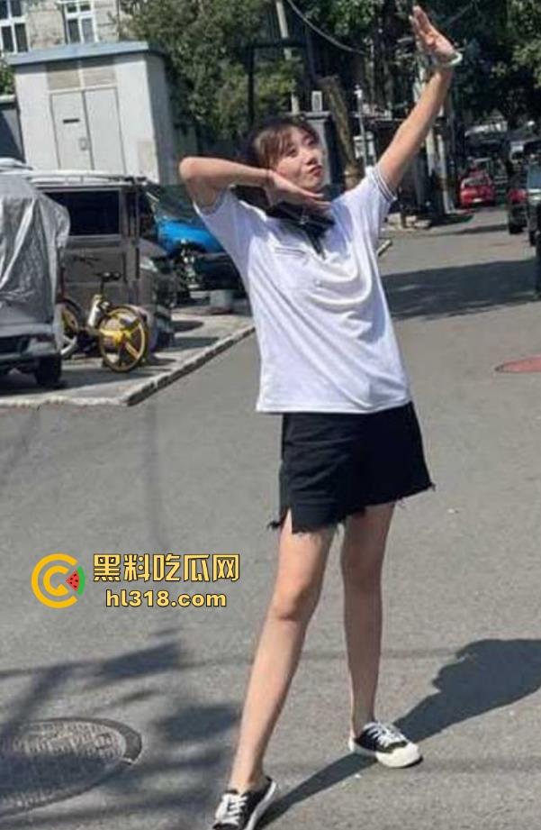 海角乱伦，超刺激父女乱伦，趁父亲睡觉脱光钻入，激情吃鸡后自动骑乘猛插， 太刺激了！  第1张