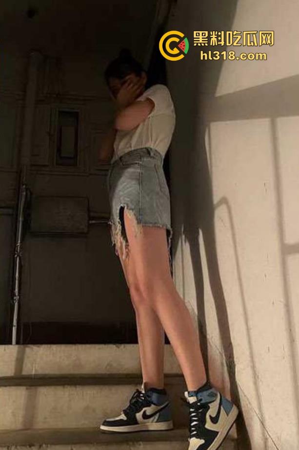 海角乱伦，超刺激父女乱伦，趁父亲睡觉脱光钻入，激情吃鸡后自动骑乘猛插， 太刺激了！  第3张