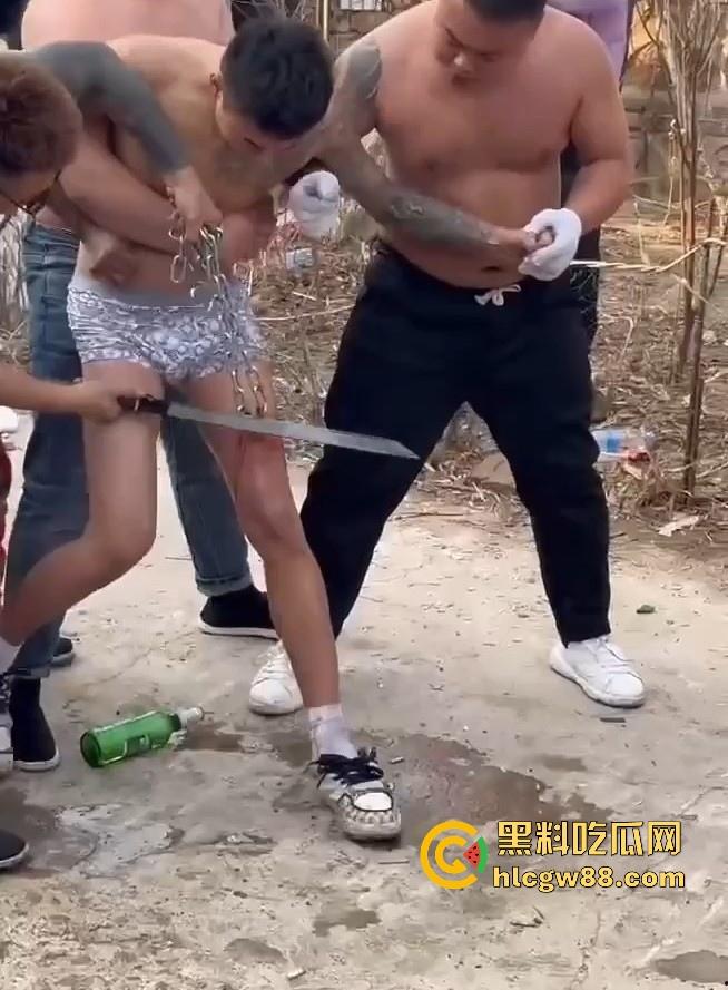 辽宁营口大石桥对棚艺人梦魇，吃瓜见证铁丝穿嘴竹筒之舞，诡异美感看着就疼！  第2张