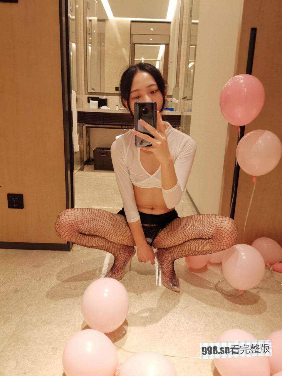 【反差女友】丝袜骚女友真实露脸放送附生活照  第2张