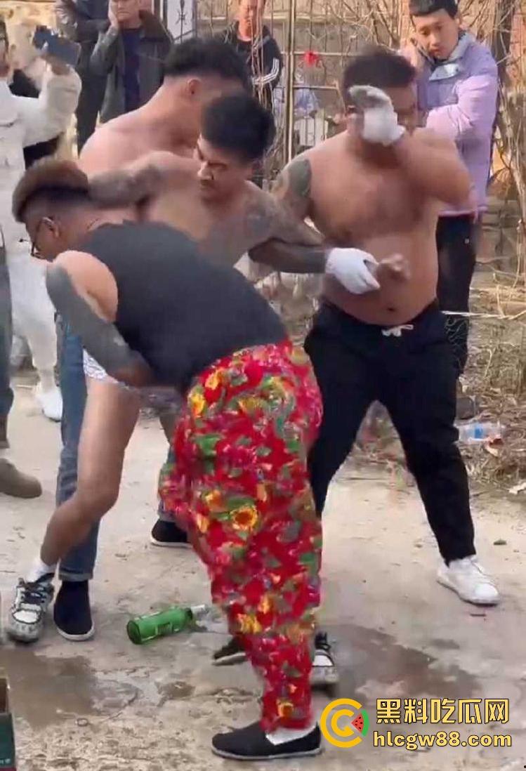 辽宁营口大石桥对棚艺人梦魇，吃瓜见证铁丝穿嘴竹筒之舞，诡异美感看着就疼！  第9张