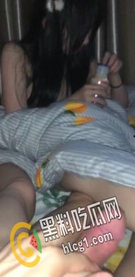 油嘴滑舌PUA大神 成功拿下学校里 长腿高颜值小姐姐 约去她家里操对白清晰超级刺激 肏的骚货头皮发麻  第1张