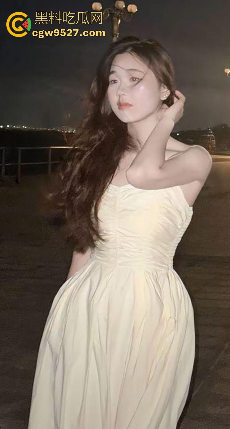 广西科技大学【杨惠麟】跟男友裸聊自慰视频流出，大胆展示极品大奶，揉胸挑逗，画面极其诱人！  第2张