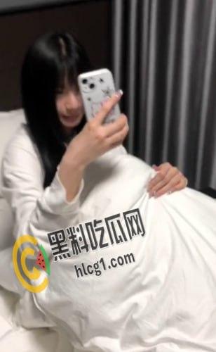 油嘴滑舌PUA大神 成功拿下学校里 长腿高颜值小姐姐 约去她家里操对白清晰超级刺激 肏的骚货头皮发麻  第6张