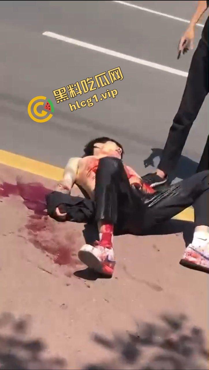 甘肃平凉捅人事件!5个精神小伙围堵1个高三学生 利用管制刀具反杀1人!致2人重伤 3人逃跑! 第7张 甘肃平凉捅人事件!5个精神小伙围堵1个高三学生 利用管制刀具反杀1人!致2人重伤 3人逃跑! 第7张