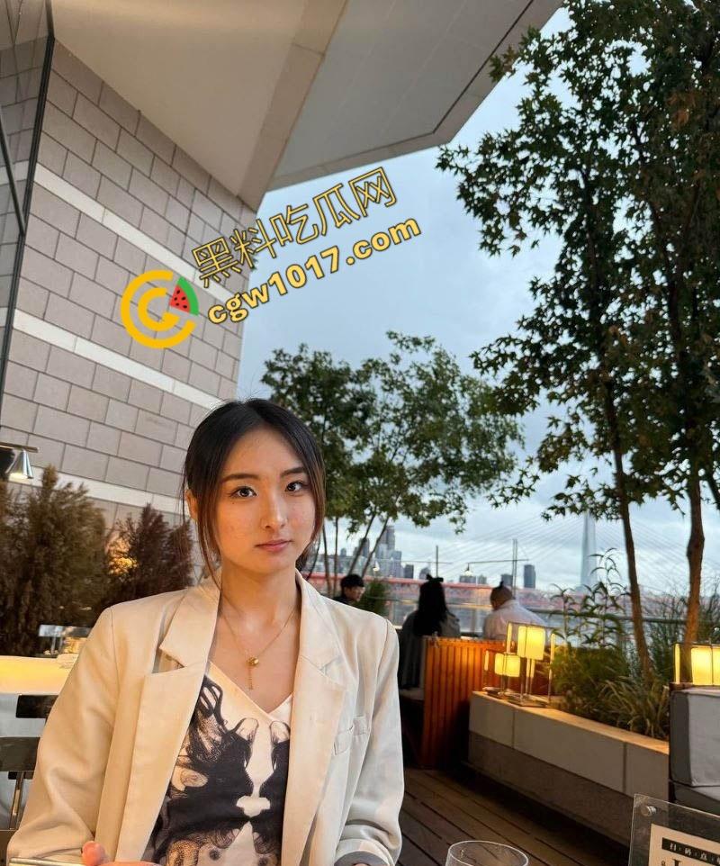 浙江金华反差母狗【王语霏】被金主调教视频曝光：蒙眼口交深喉，黑丝翘臀被后入爆操，骚货浪叫直击魂魄！  第1张