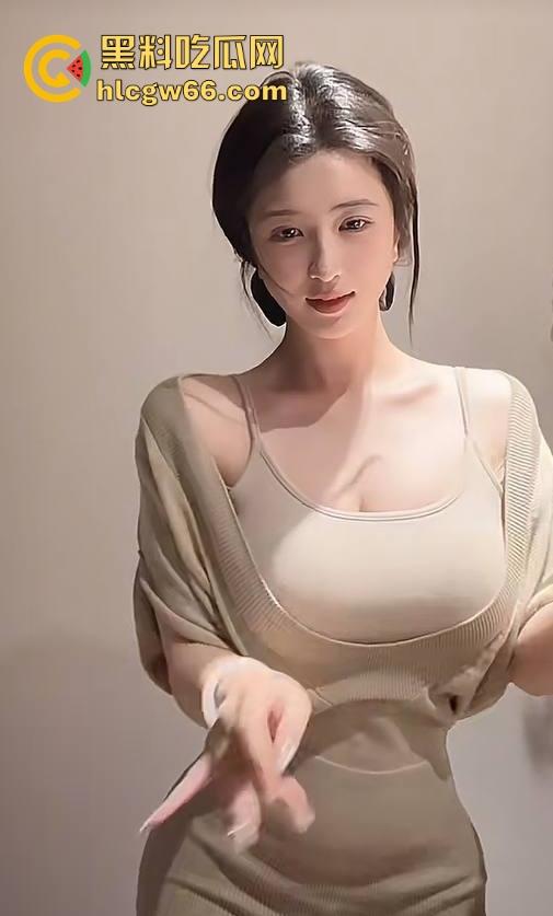 抖音极品性感巨乳网红【一只流氓兔】丰乳肥臀气质风骚 性感胴体充满诱惑力 约炮视频曝光流出！  第3张