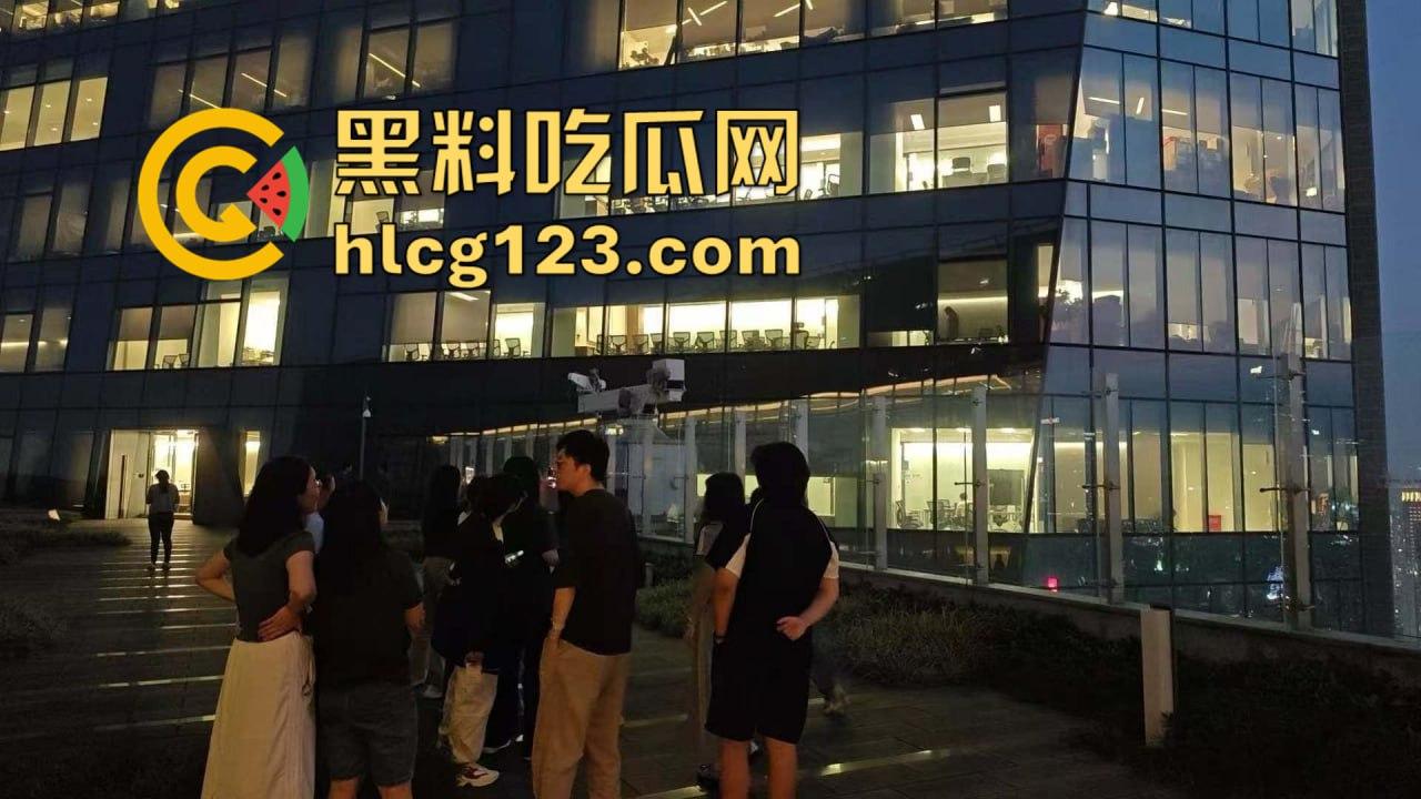 腾讯大厦38楼会议室变炮房！加班加到直接开干，楼下吃瓜群众围观全程！  第11张