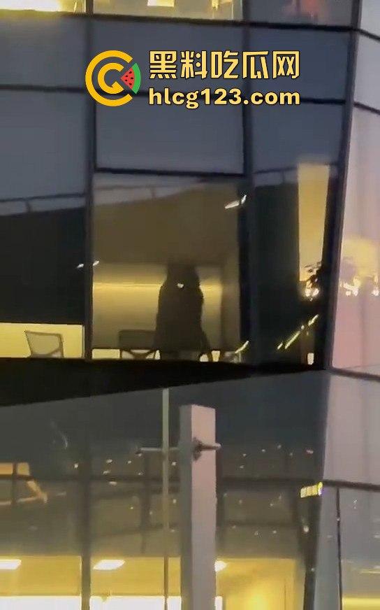 腾讯大厦38楼会议室变炮房！加班加到直接开干，楼下吃瓜群众围观全程！  第12张