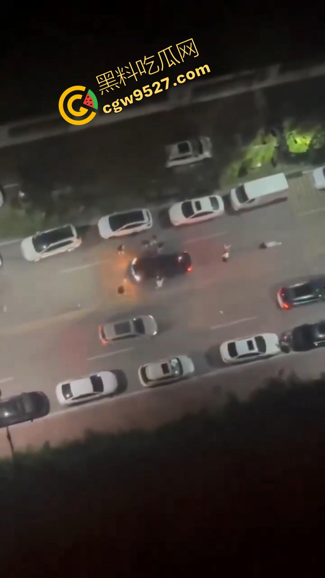 景德镇街头上演惊魂一幕:40岁男子开车撞人导致2死1伤的惨烈悲剧,只因赌博令人丧失理智 第4张 景德镇街头上演惊魂一幕:40岁男子开车撞人导致2死1伤的惨烈悲剧,只因赌博令人丧失理智 第4张