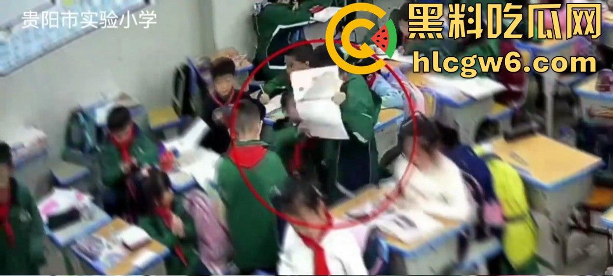 KTV骚操作 唱歌还能摸奶摸着奶才能找到调？后面鸡巴蛋糕舌尖舔诱，舌尖诱惑舔湿蛋糕，这群人玩得太野了！  第7张