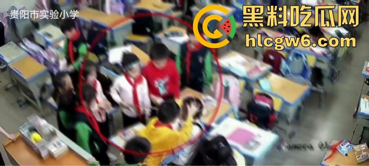 KTV骚操作 唱歌还能摸奶摸着奶才能找到调？后面鸡巴蛋糕舌尖舔诱，舌尖诱惑舔湿蛋糕，这群人玩得太野了！  第10张