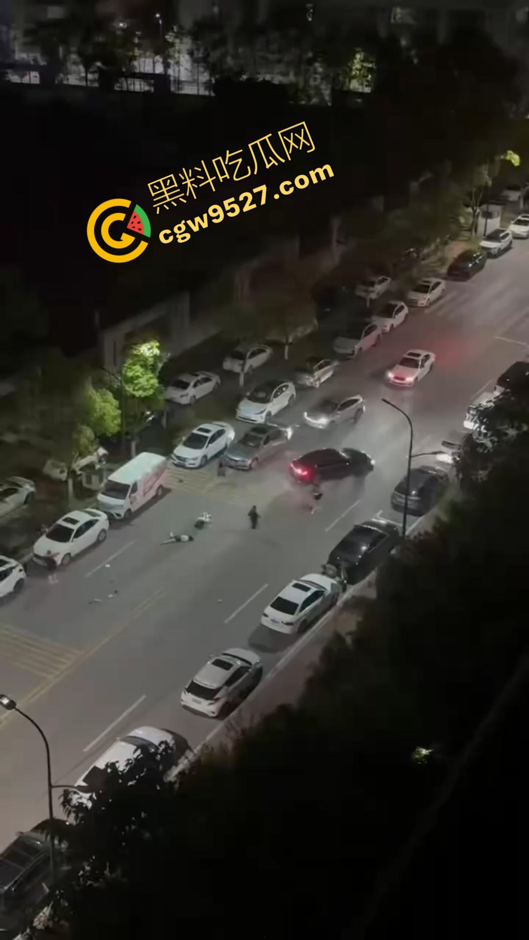 景德镇街头上演惊魂一幕:40岁男子开车撞人导致2死1伤的惨烈悲剧,只因赌博令人丧失理智 第7张 景德镇街头上演惊魂一幕:40岁男子开车撞人导致2死1伤的惨烈悲剧,只因赌博令人丧失理智 第7张