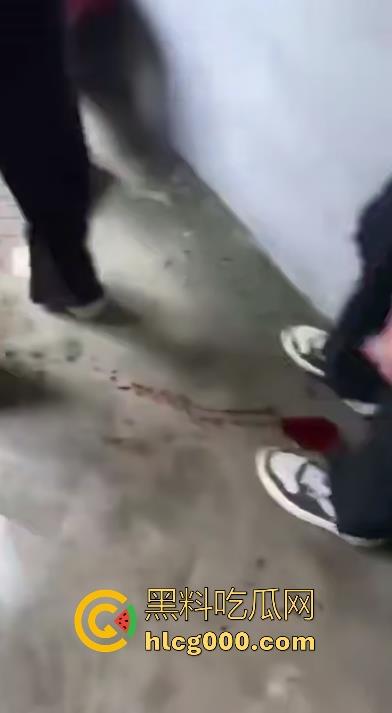 黑龙江绥化市三中，一未成年学生因没有带说好的烟，被多名同学多次霸凌，就敢欺负老实人是吧！  第7张