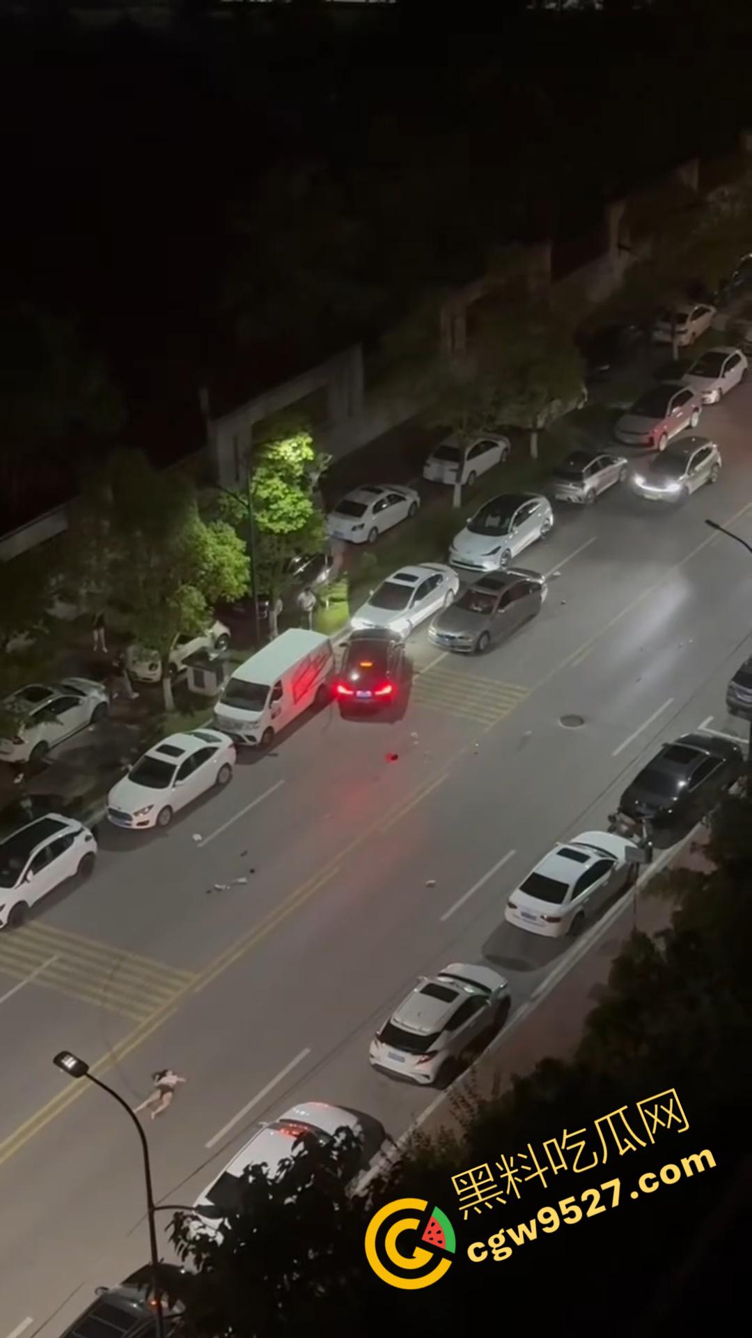 景德镇街头上演惊魂一幕:40岁男子开车撞人导致2死1伤的惨烈悲剧,只因赌博令人丧失理智 第8张 景德镇街头上演惊魂一幕:40岁男子开车撞人导致2死1伤的惨烈悲剧,只因赌博令人丧失理智 第8张