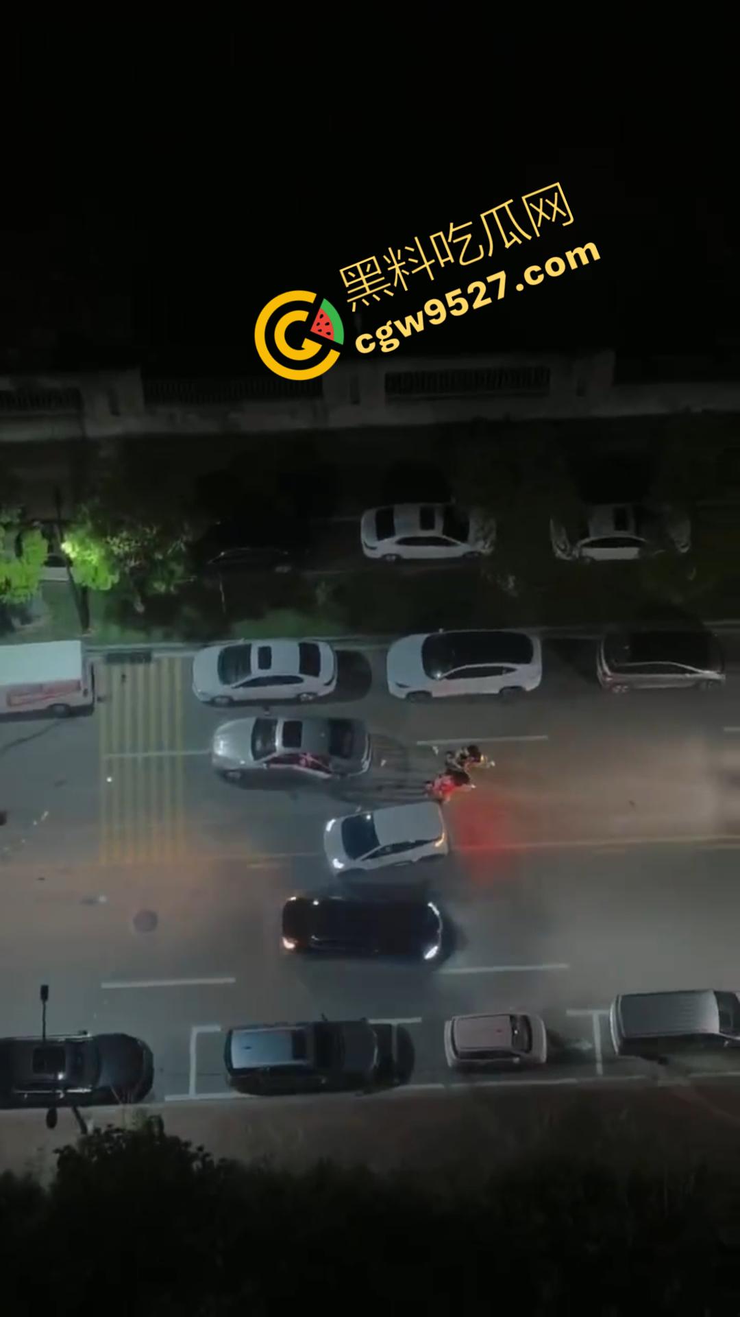 景德镇街头上演惊魂一幕:40岁男子开车撞人导致2死1伤的惨烈悲剧,只因赌博令人丧失理智 第10张 景德镇街头上演惊魂一幕:40岁男子开车撞人导致2死1伤的惨烈悲剧,只因赌博令人丧失理智 第10张