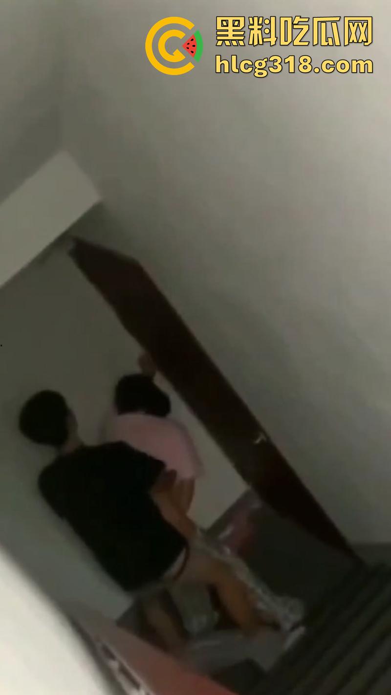 图书馆偷情兄弟女友,兄弟还在楼下看书,俩人偷偷到员工走廊,传出阵阵淫叫声,玩的太大胆了! 第5张 图书馆偷情兄弟女友,兄弟还在楼下看书,俩人偷偷到员工走廊,传出阵阵淫叫声,玩的太大胆了! 第5张