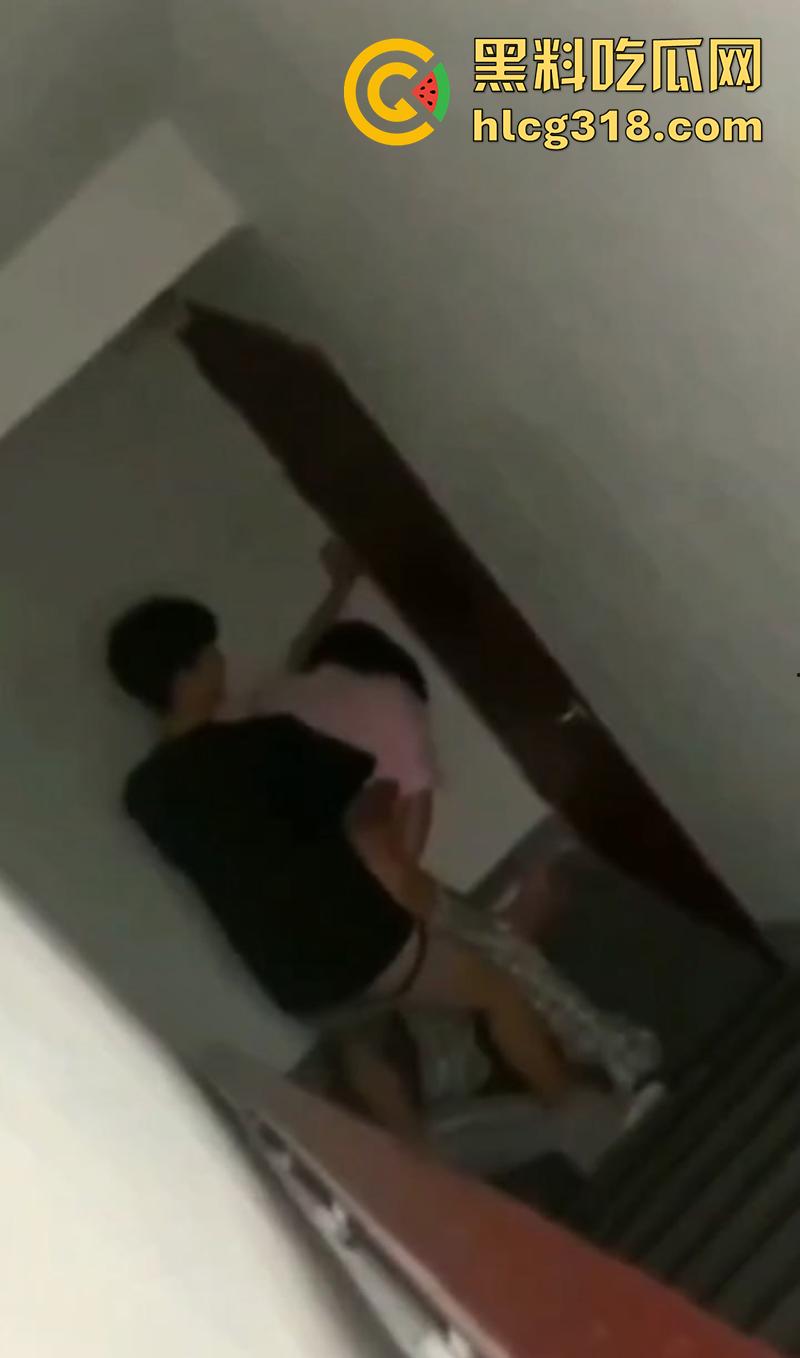 图书馆偷情兄弟女友,兄弟还在楼下看书,俩人偷偷到员工走廊,传出阵阵淫叫声,玩的太大胆了! 第6张 图书馆偷情兄弟女友,兄弟还在楼下看书,俩人偷偷到员工走廊,传出阵阵淫叫声,玩的太大胆了! 第6张