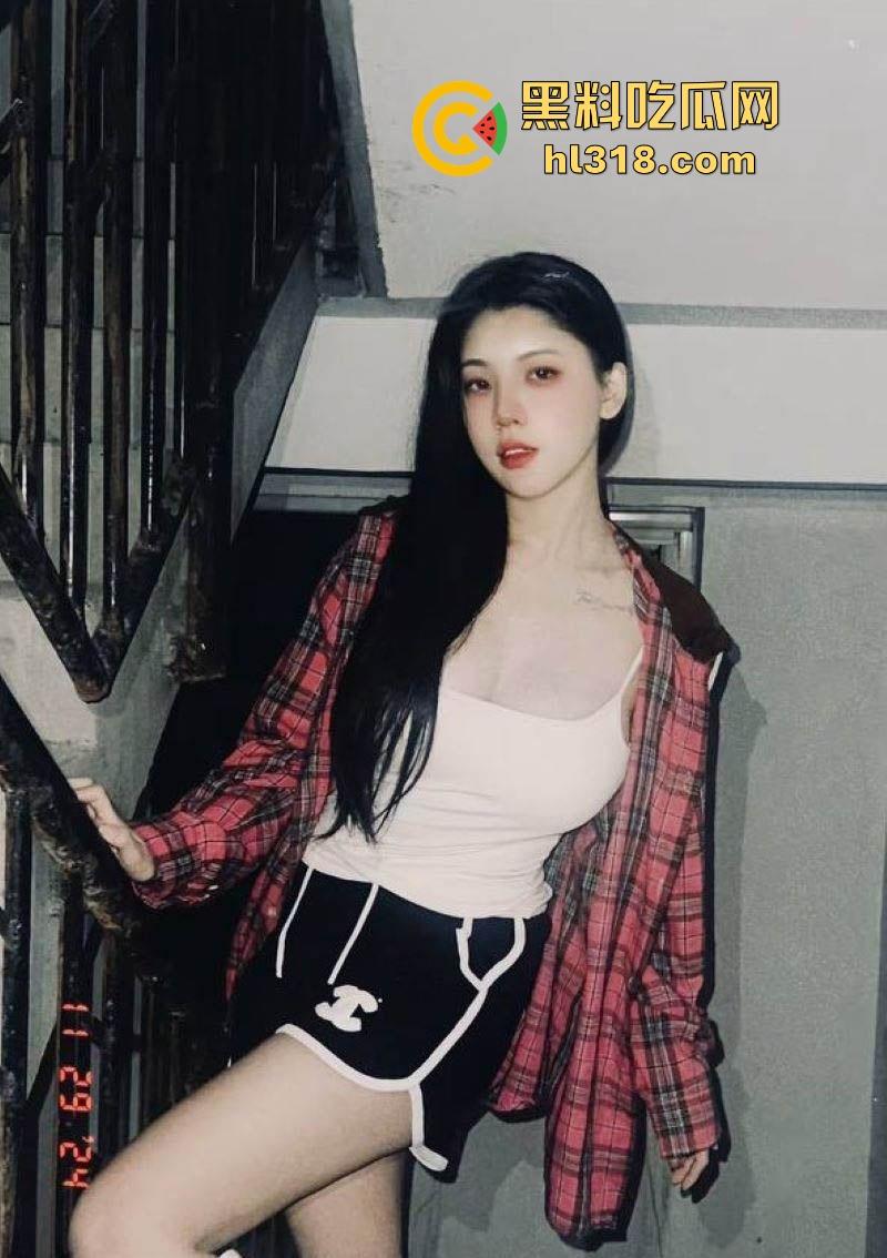 抖音巨乳网红【老刘又胖了】私密擦边热舞曝光,G杯大奶引人注目,劲爆热舞散发原始诱惑! 第3张 抖音巨乳网红【老刘又胖了】私密擦边热舞曝光,G杯大奶引人注目,劲爆热舞散发原始诱惑! 第3张