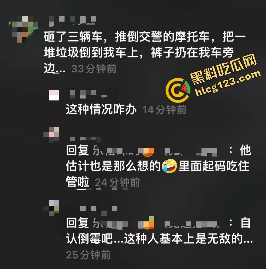 山西阳泉疯狂男子保晋路发疯砸车，连警车也不放过！  第1张