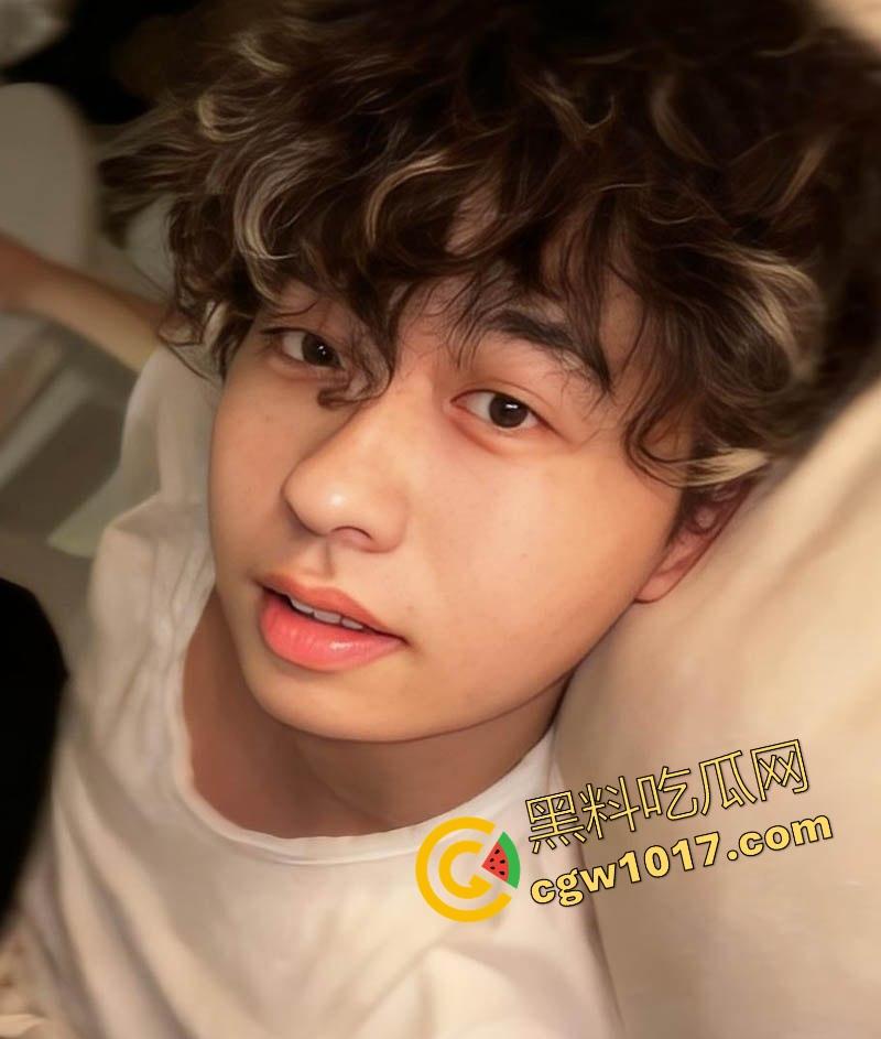 昔日抖音第一枪【厄卡伦】重出江湖,回归第一炮还是给了老情人,高颜值反差人妻,全程露脸舔掉骑乘,骚到飞起! 第5张 昔日抖音第一枪【厄卡伦】重出江湖,回归第一炮还是给了老情人,高颜值反差人妻,全程露脸舔掉骑乘,骚到飞起! 第5张