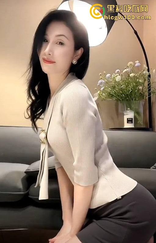 抖音成熟御姐【魔都女人俗称魔女】不良视频曝光,极品尤物风情万种啪啪漏奶,成熟女人的魅力太吸引人了! 第2张 抖音成熟御姐【魔都女人俗称魔女】不良视频曝光,极品尤物风情万种啪啪漏奶,成熟女人的魅力太吸引人了! 第2张