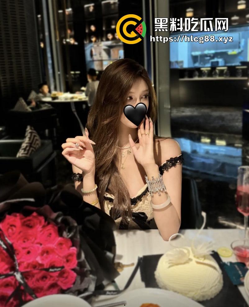 湖南05大学生『姜桃桃』177长腿，直播装纯等有钱鸡巴，奶钉大奶富人专享，69玩出96的姿势！  第5张