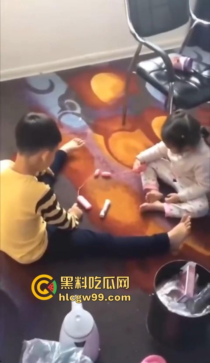 单身姑姑过年遭受社死重击，虎逼熊孩子拿姑姑的跳蛋斗鸡，假鸡巴粘地上拔河，当玩具玩得风生水起！  第4张
