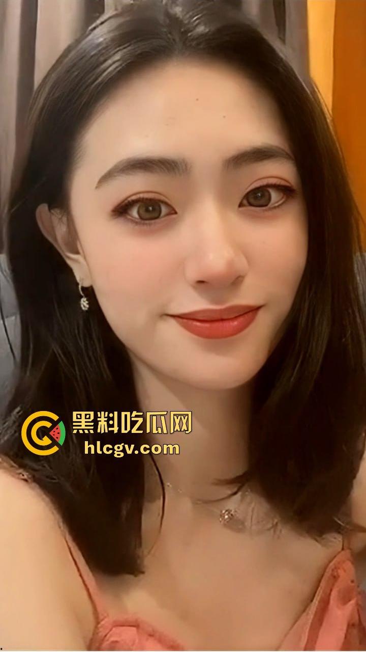 河北经贸大学经济管理学院超高颜值女神【徐琳琳】网传被调教成骚母狗！清纯口交到视频挑逗！  第2张